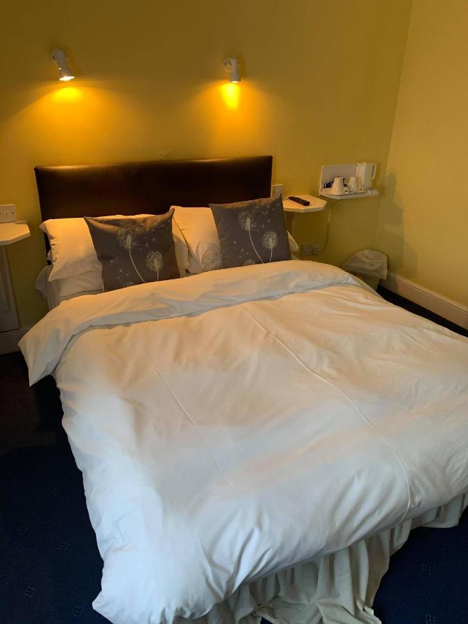 Ye Olde White Harte Hotel Burnham-on-Crouch Habitación foto