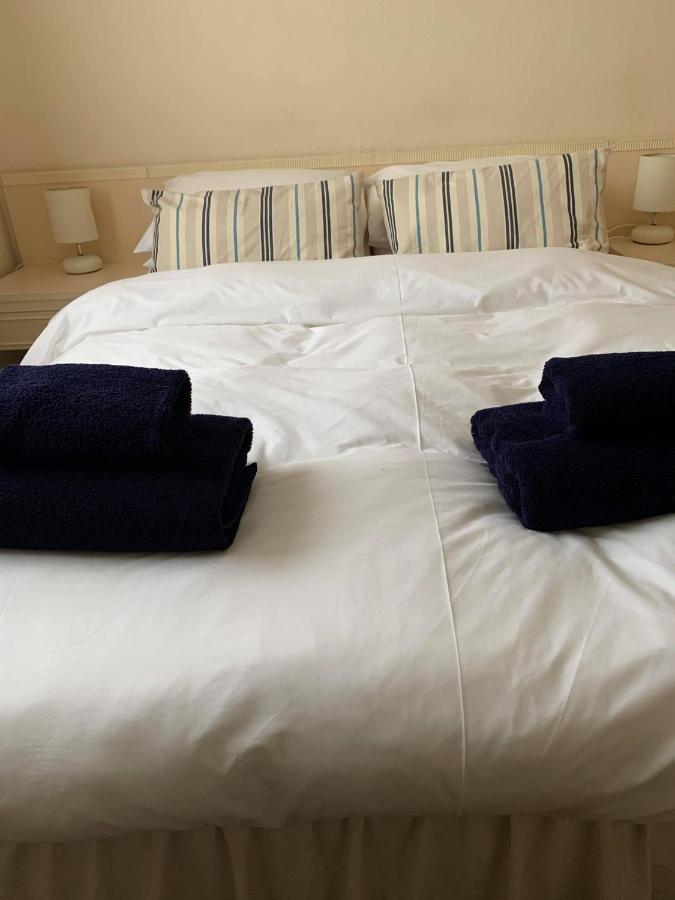 Ye Olde White Harte Hotel Burnham-on-Crouch Habitación foto