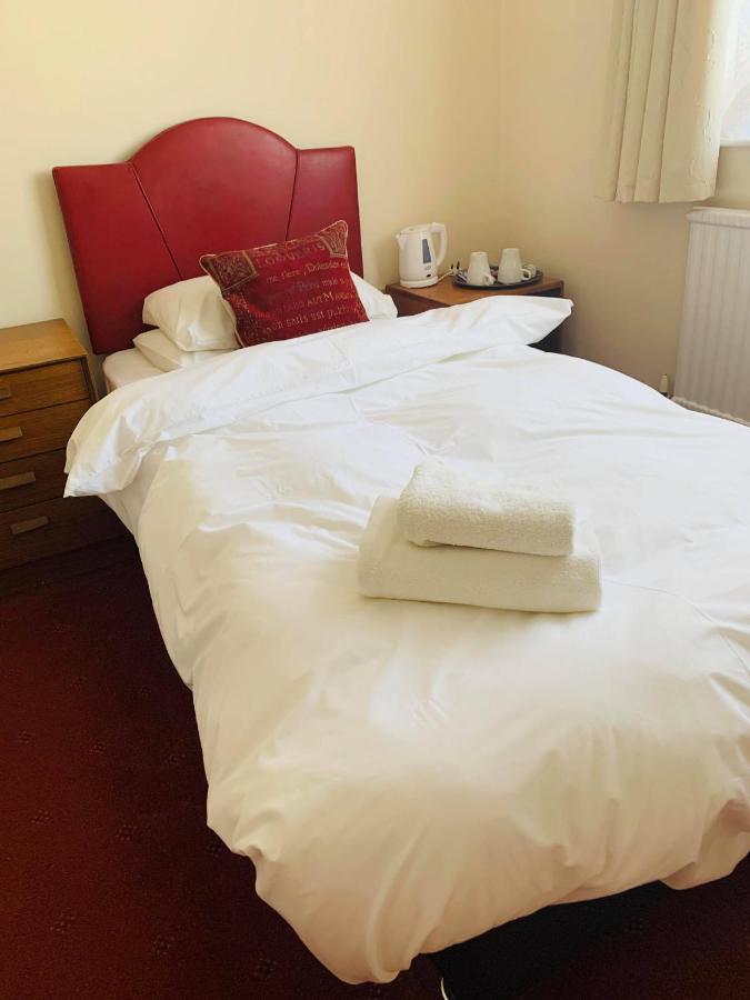 Ye Olde White Harte Hotel Burnham-on-Crouch Habitación foto