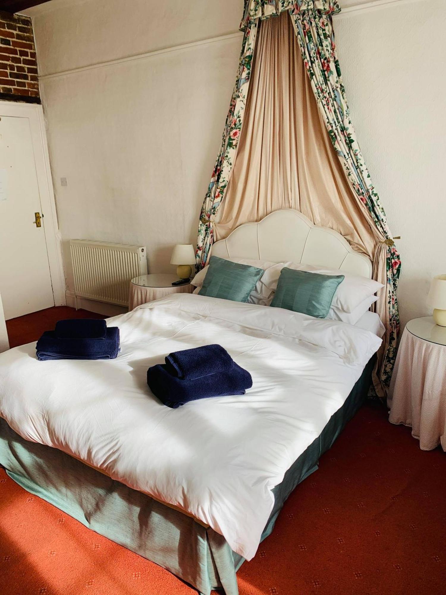 Ye Olde White Harte Hotel Burnham-on-Crouch Habitación foto