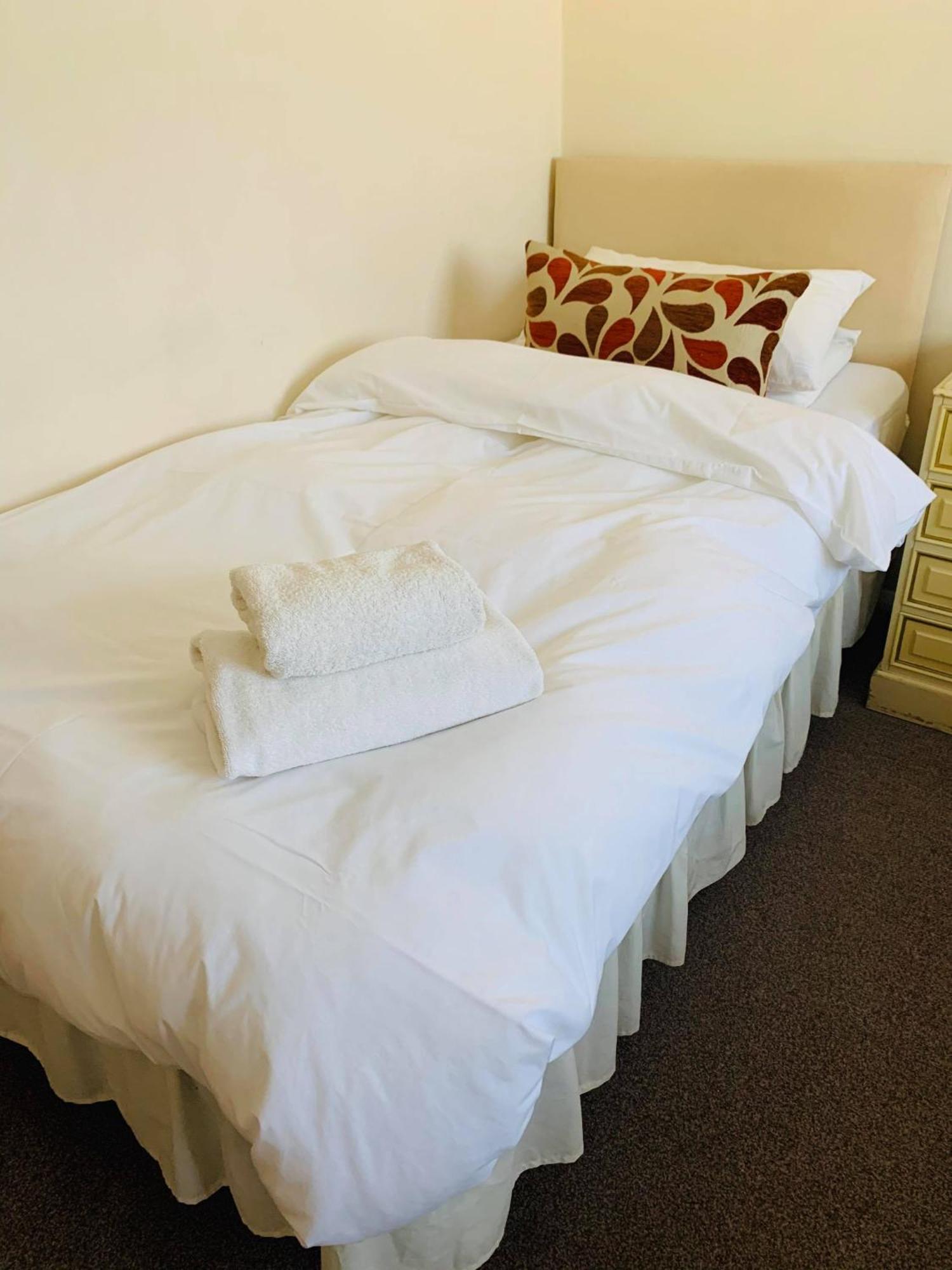 Ye Olde White Harte Hotel Burnham-on-Crouch Habitación foto