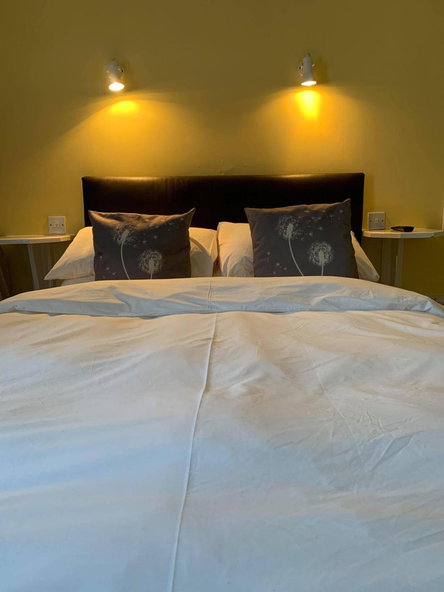 Ye Olde White Harte Hotel Burnham-on-Crouch Habitación foto