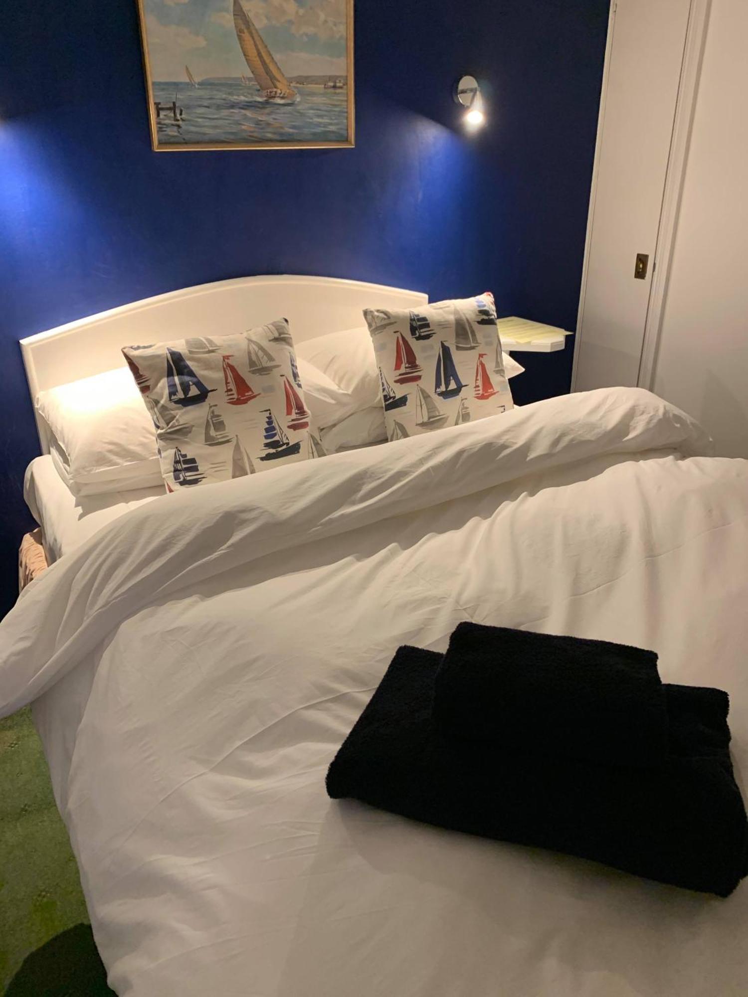 Ye Olde White Harte Hotel Burnham-on-Crouch Habitación foto