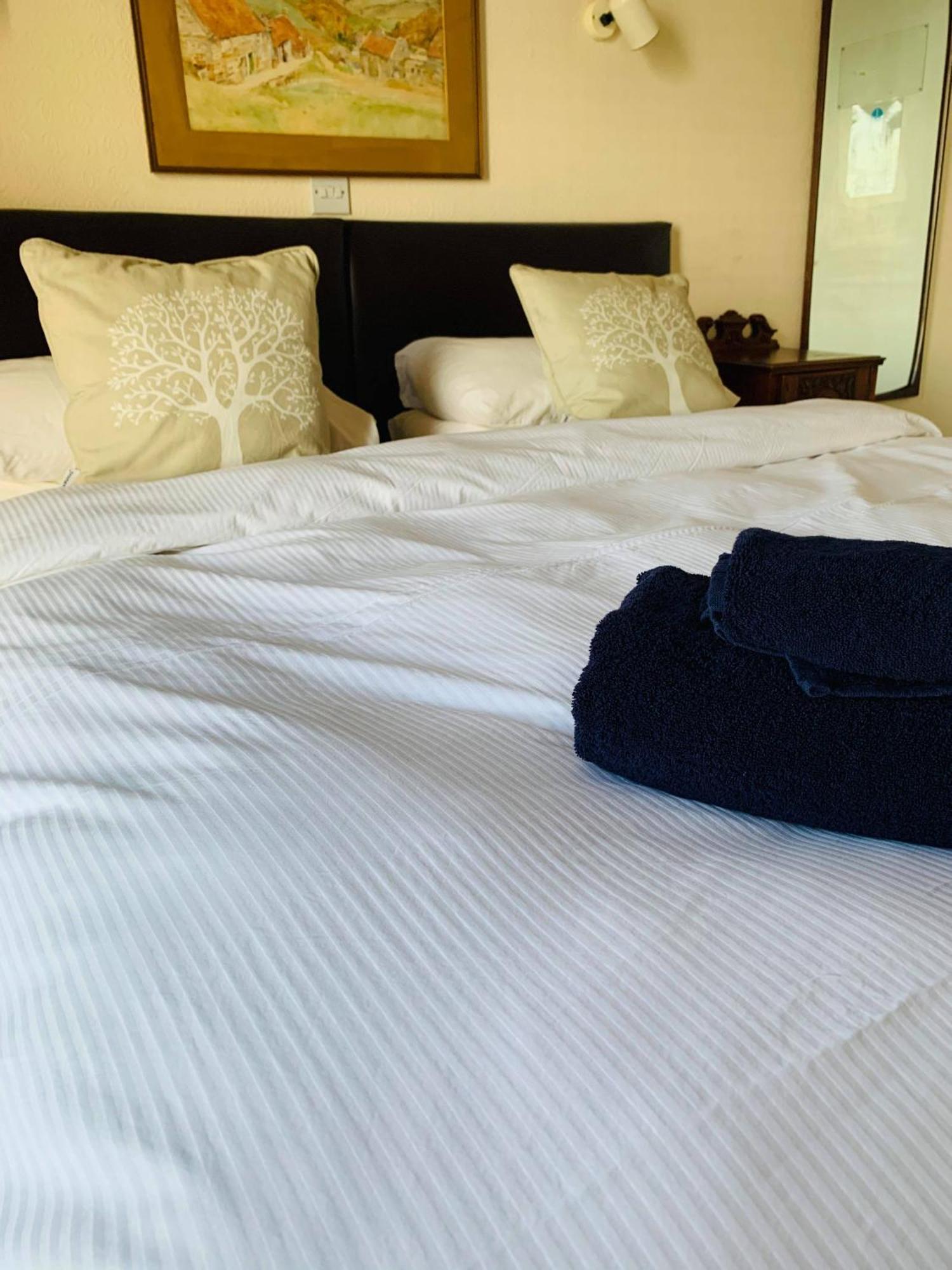 Ye Olde White Harte Hotel Burnham-on-Crouch Habitación foto