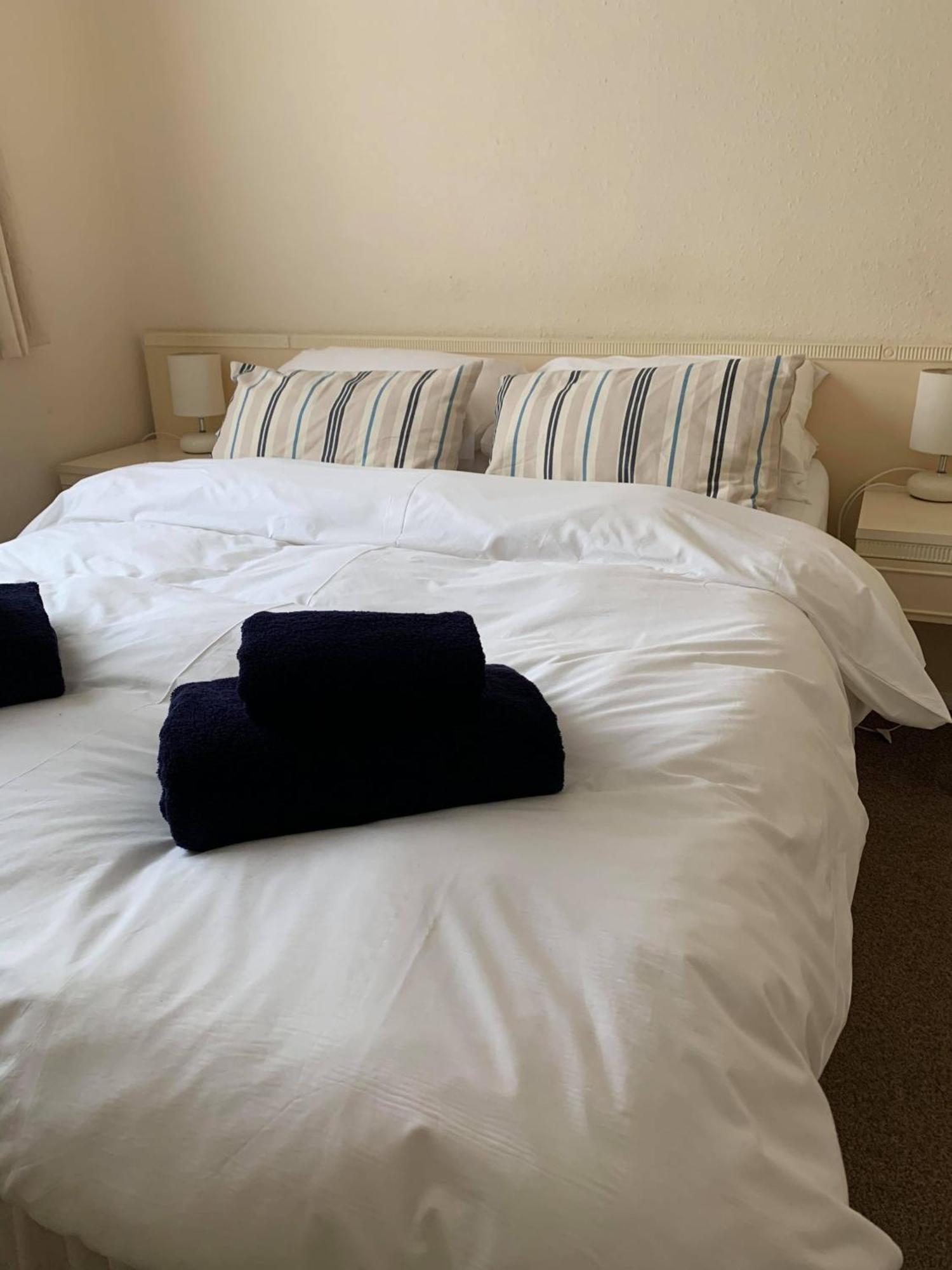 Ye Olde White Harte Hotel Burnham-on-Crouch Habitación foto