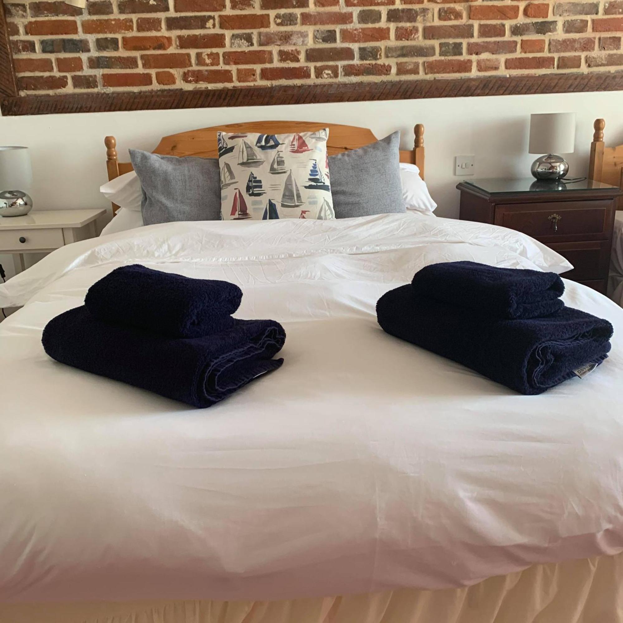 Ye Olde White Harte Hotel Burnham-on-Crouch Habitación foto