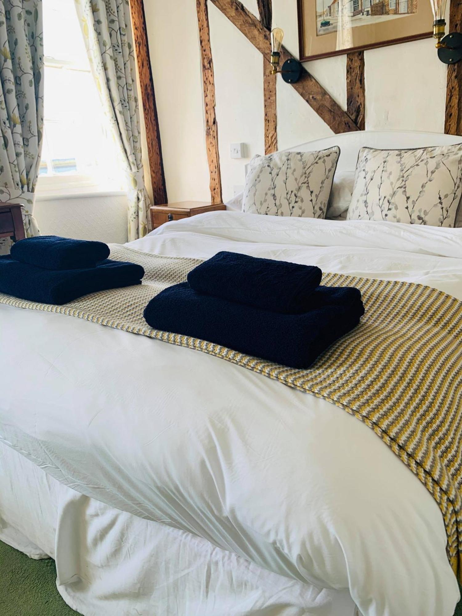 Ye Olde White Harte Hotel Burnham-on-Crouch Habitación foto